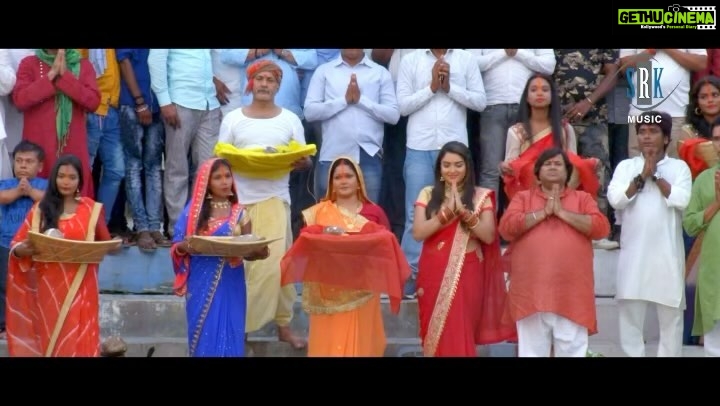 Amrapali Dubey Instagram - लोक आस्था के महापर्व छठ की आप सभी को हार्दिक शुभकामनाये l घरे घरे होता छठी माई के बरतिया @aamrapali1101 @manojsinghtiger @roshansrkmusic @sharmilasingh26 @srkmusic