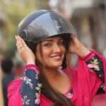 Amrapali Dubey Instagram - Free soul, traveller but SAFETY FIRST 🥰 #helmet