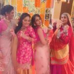 Amrapali Gupta Instagram – We are back after a month ❤️
 Shot and choreographed by our favourite director sir @jaladhsharma 
.
#family #actor #loved #blessed #meet #zeetv #payalgupta #guptainji #togetherforever Mumbai, Maharashtra