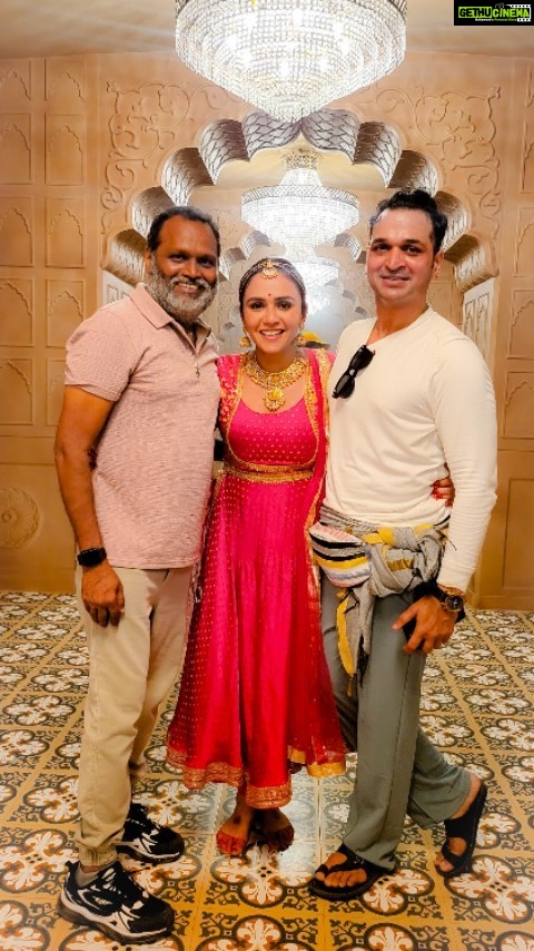 Amruta Khanvilkar Instagram - This is how we did it. #GANARAJ GAJANANA This Ganesh Chaturthi let’s welcome our beloved bappa with purity and surrender Absolutely thrilled to announce my newly choreographed song “GANRAJ GAJANAN” by #amritkalastudios @amrutakhanvilkar along with the one and only @rahuldeshpandeofficial which is no less than an emotion towards bappa Music composer and singer @rahuldeshpandeofficial Lyricist @sameer_no1 Dop @memanesanjay Choreographer @ashishpatil_the_lavniking Editor #premankurbose @promobox.studios Assisted by @sapregayatri @prirasha #ganrajgajanan #bappamoraya #amrutakhanvilkar #rahuldeshpande #ashishpatilchoreography #amritkalastudios Sets in the City