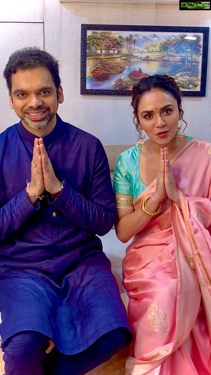 Amruta Khanvilkar Instagram - “गणराज गजानन”.... हे गाणं लवकरच तुमच्या भेटीला Click on the link in the bio to be the first one to listen to the song Composed and sung by @rahuldeshpandeofficial Lyrics @sameer_no1 Arranged by @sarangsarod #ganarajgajanan #amritkalastudios #amrutakhanvilkar #rahuldeshpande #firstsong Link https://bfan.link/ganaraj-gajanan