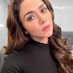 Amruta Khanvilkar Instagram - #aboutlastnight #kalawati #amrutakhanvilkar