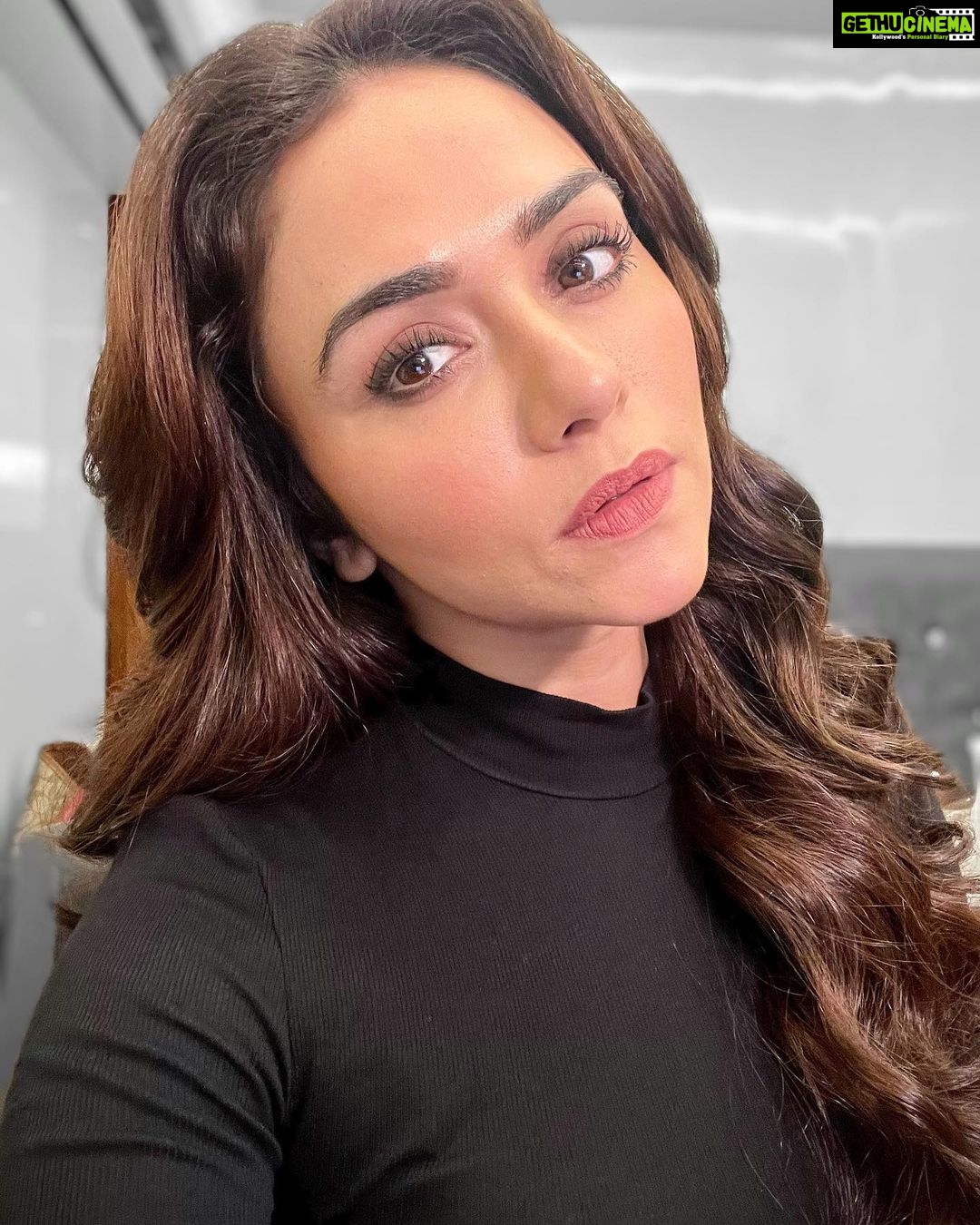 Amruta Khanvilkar Instagram - #aboutlastnight #kalawati #amrutakhanvilkar
