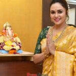 Amruta Khanvilkar Instagram - #AmrutaKhanvilkar misses her childhood rides in the city during #Ganeshotsav to watch the different dekhavas along with her father. Check today's #PuneTimes for more . . #ganpatibappamorya #ganeshotsav #pune #punetimes #exclusive #ganarajgajanan #amrutakhanvilkar @amrutakhanvilkar Pune, Maharashtra