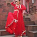 Amruta Khanvilkar Instagram - Glimpses from the #ganrajgajanan are you excited to see the song ? Let me know in your comments बोला गणपति बाप्पा मोरया #amrutakhanvilkar #ganrajgajanan #amritkalastudios