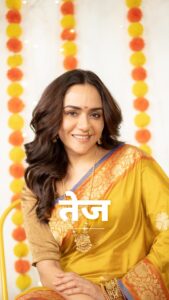 Amruta Khanvilkar Instagram - Mega Diwali GIVEAWAY with Pears! 🎁

Win your GLOW must haves with 2 simple steps:
1. Follow @pearsindiaofficial
2. Once done, like and drop a comment with “🧡” on this post!

Diwali is all about that GLOW….. amchya bhashet arthat Marathit …Glow is called तेज. Wondering what’s bringing a glow to my face this Diwali? 
What's GLOW called in your language? 

 #7daystoglow 

#gotmeglowing #pearssoap #pears #diwali #nomakeupglow #glow