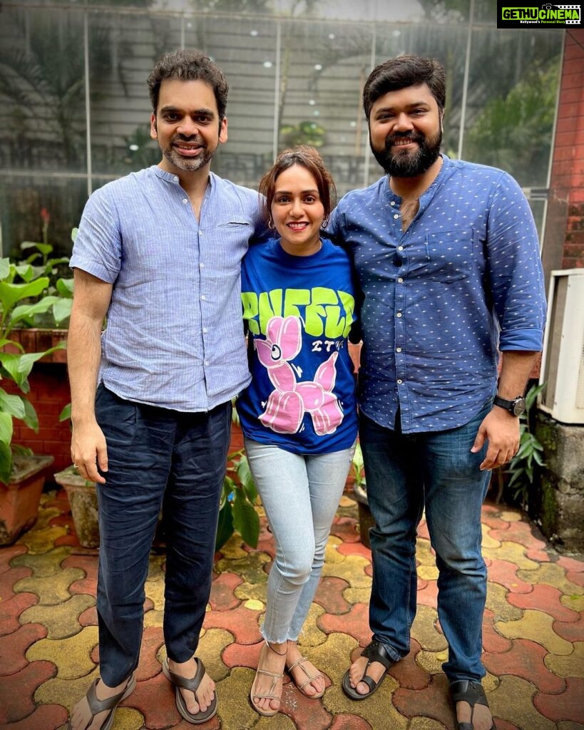 Amruta Khanvilkar Instagram - #passionproject with @sarangsarod and the one and only @rahuldeshpandeofficial ….. can’t wait to reveal it to all of you Absolutely thankful and grateful to both these gentlemen for guiding me #ganaptibappamorya #amrutakhanvilkar