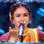 Amruta Khanvilkar Instagram – अभिनेत्री अमृता खानविलकर आणि @abhanga_repost यांचं अनोखं सादरीकरण…!
‘उंच माझा झोका पुरस्कार २०२३’
27 ऑगस्ट, रविवार, 7 PM
Composition – @abhanga_repost
#UMZ #UnchMazaZoka2023 #UnchMazaZoka #Promo #ZeeMarathi