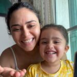 Amruta Khanvilkar Instagram – #mauandnurvi
Today when I wanted to make a video I just couldn’t succeed in making one good hairstyle
Thankfully our gorgeous girl #nurvi here is very patient (thanks to #tomnjerry )
Ps- do not miss her expressions and how she is slowly losing patience 😂that’s my doing
@aditik26 and @deebakshi we are eternally thankful to you guys
Enjoy amu maushi’s n nurvi’s #hairtutorial
#tryingtobecute (only me nurvi ahech cute )
#epicfails