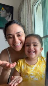 Amruta Khanvilkar Instagram - #mauandnurvi
Today when I wanted to make a video I just couldn’t succeed in making one good hairstyle 
Thankfully our gorgeous girl #nurvi here is very patient (thanks to #tomnjerry ) 
Ps- do not miss her expressions and how she is slowly losing patience 😂that’s my doing 
@aditik26 and @deebakshi we are eternally thankful to you guys 
Enjoy amu maushi’s n nurvi’s #hairtutorial 
#tryingtobecute (only me nurvi ahech cute )
#epicfails