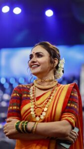 Amruta Khanvilkar Instagram - When you have friends like @prajakta_official all you need to do is just sit there and look pretty …..thrilled to be wearing @prajaktarajsaaj for #unchamajhazoka2023 
Styled by @nehachaudhary_ 
@zeemarathiofficial 
Ps - stay tuned for something very very interesting with @abhanga_repost 
#amrutakhanvilkar