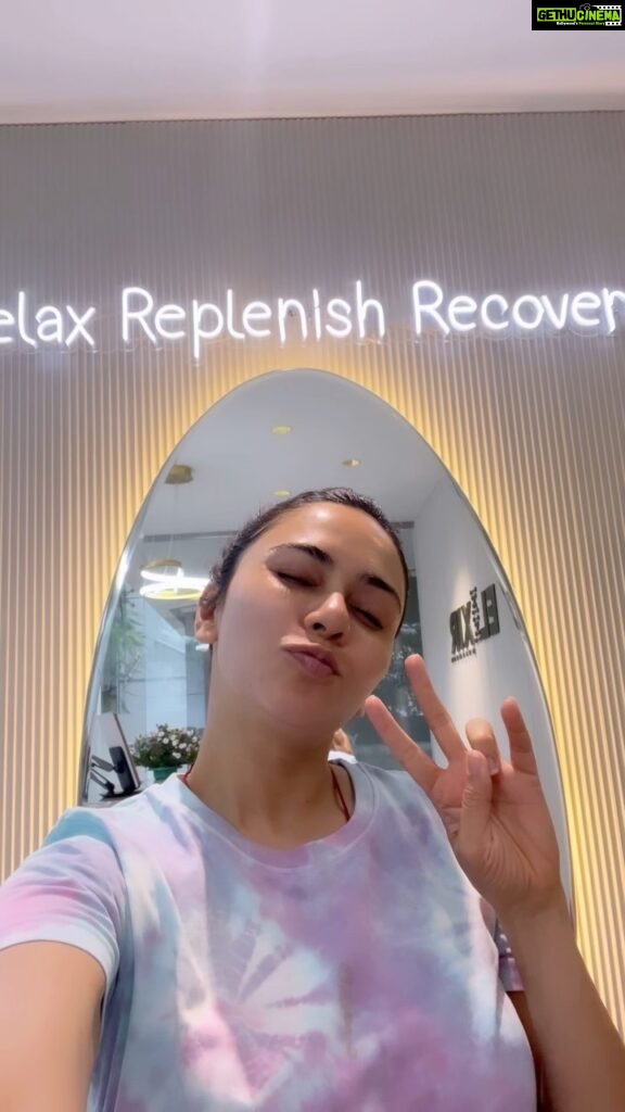 Amruta Khanvilkar Instagram - Pampering myself to a fabulous #hydrafacial at @elixirwell …. Me n my skin we love #thesun this gloomy weather seriously makes my skin dull n how So @elixirwell came to rescue and as far as i m concerned I love a Sunday which is well spent #amrutakhanvilkar #loveyourskin