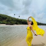 Amruta Khanvilkar Instagram – #waterbaby #ratnagiri #travelshow #youtube Aare Ware Beach