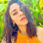 Amruta Khanvilkar Instagram – #brightsunday #weekendvibes #amrutakhanvilkar