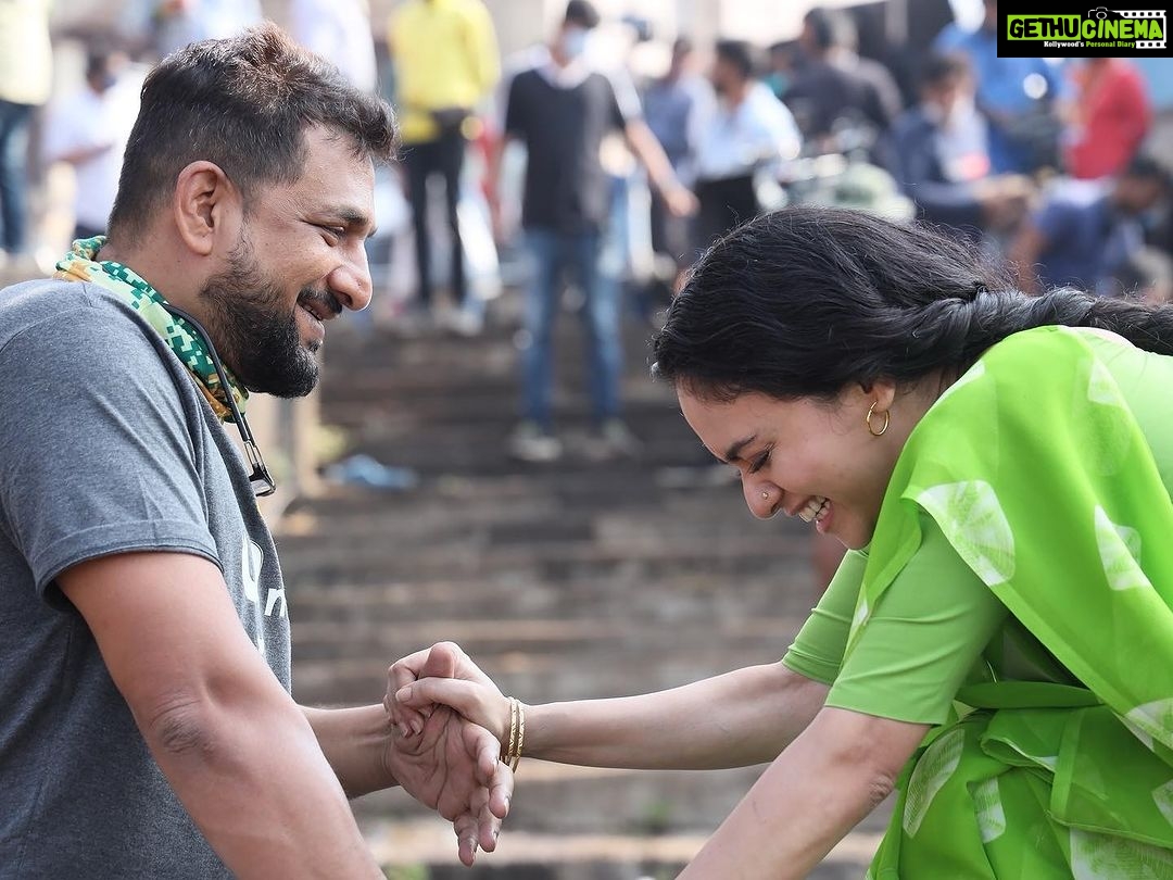 Amruta Khanvilkar Instagram - प्रिय अमृता… असे क्षण तुझ्या आयुष्यात वारंवार येवोत… ( म्हणून मुद्दाम हा तुझा आवडता फोटो टाकतोय ) कायम अशीच प्रसन्न, हसतमुख रहा…!!! तुझ्या सगळ्या इच्छा आकांक्षा देव पूर्ण करो हीच प्रार्थना…!!! वाढदिवसाच्या अगणित शुभेच्छा…!!! खूप खूप खूप प्रेम…!!!❤️❤️❤️❤️
