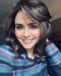 Amruta Khanvilkar Instagram - Smiling back …. Filled with happiness #gratefultogod 
#sundaygyaan