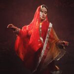 Amruta Khanvilkar Instagram – #chunar 

@shrutisbagwe 
@nehachaudhary_ 
@vinayak_makeup 
@seemaaofficial 
Wearing @radhikanandwaniofficial 
Earring @the_bling_girll 

#amrutakhanvilkar