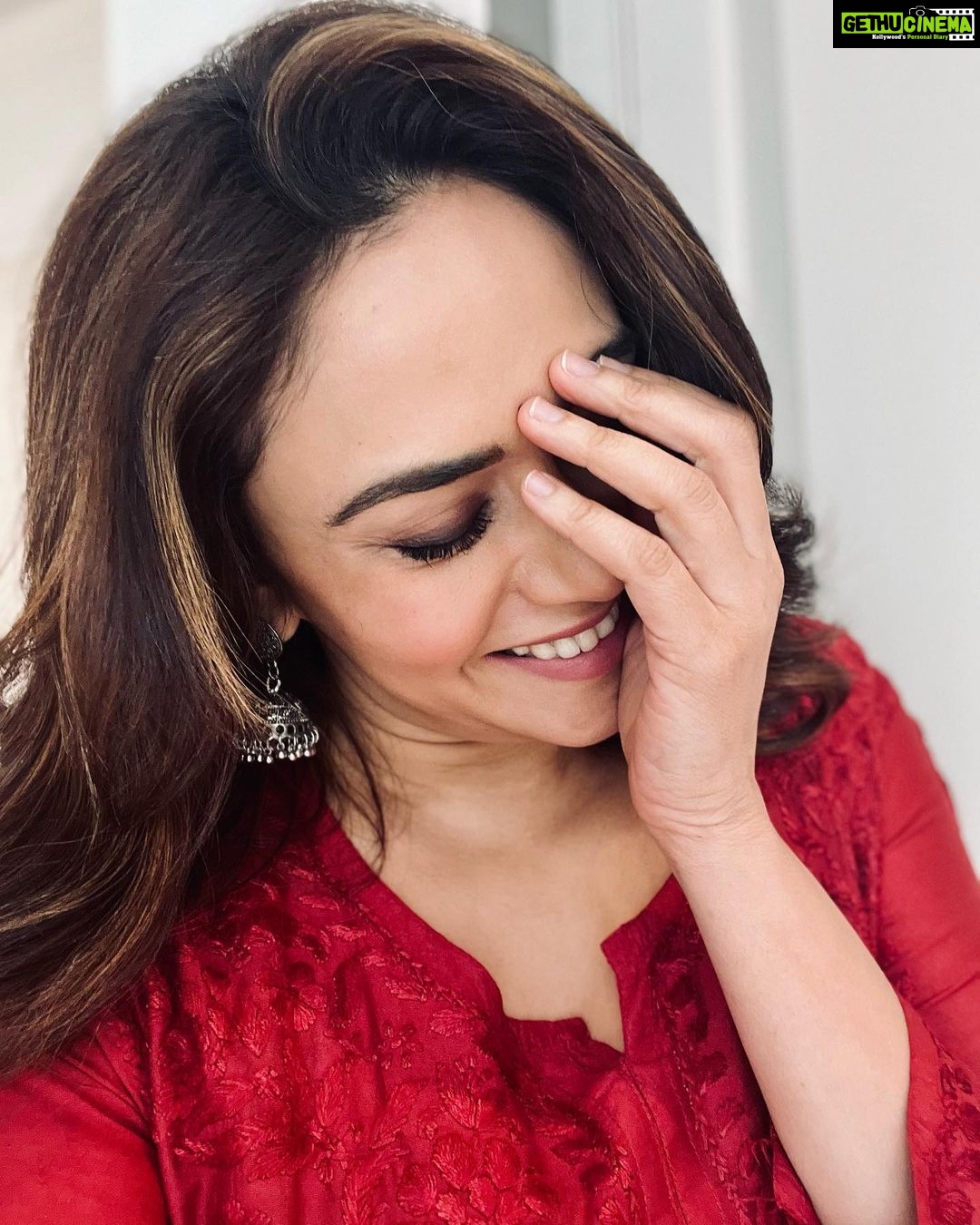 Amruta Khanvilkar Instagram - #worldlaughterday #sahaj #londondiaries
