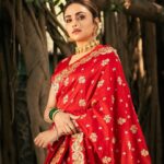 Amruta Khanvilkar Instagram - #मीमराठी #जयजयमहाराष्ट्रमाझा Wearing @warpnweftbysagrikarai @kankshinistudio Shot by @sagar_and_salil #amrutakhanvilkar #saree