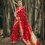 Amruta Khanvilkar Instagram - #मीमराठी #जयजयमहाराष्ट्रमाझा Wearing @warpnweftbysagrikarai Jewellery @kankshinistudio Shot by @sagar_and_salil #amrutakhanvilkar #saree