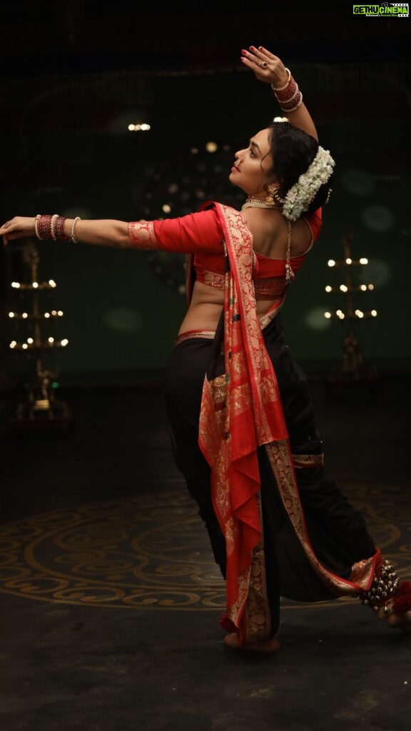 Amruta Khanvilkar Instagram - #danceislife wishing everyone a #happyinternationaldanceday #amrutakhanvilkar #danceismylife