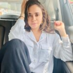 Amruta Khanvilkar Instagram - #perksoftraffic #selfietime #nofilter