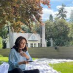 Amruta Khanvilkar Instagram – When the sun is just right and your co star is a decent photographer 🥲 @shubhankar_tawde thankyou 

#londondiaries