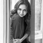 Amruta Khanvilkar Instagram - Nothing like a #blacknwhitephoto #londondiaries