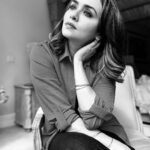 Amruta Khanvilkar Instagram - Nothing like a #blacknwhitephoto #londondiaries