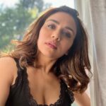 Amruta Khanvilkar Instagram - Daily dose of #londondiaries