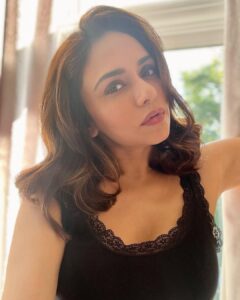 Amruta Khanvilkar Instagram - Daily dose of #londondiaries