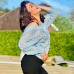 Amruta Khanvilkar Instagram - #cantgetenoughofthislight #londondiaries #amulivestotravel