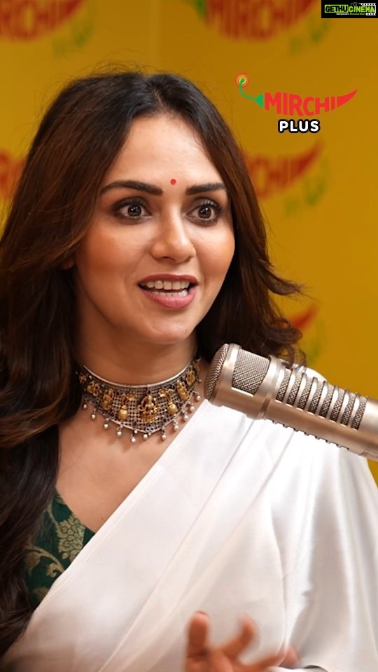Amruta Khanvilkar Instagram - आई. That's it. That's the reel. FULL EPISODE on Mirchi Marathi Youtube. . . . #amrutakhanvilkar #amrutakhanvilkarfanclub #rjdnyaneshwari #mirchimarathi #mirchimumbai #aai #mother #motherdaughter #aai #आई #mirchimarathi #mirchimumbai #navratri #navratra #devi #aai #aaisaheb #mumbai #marathi