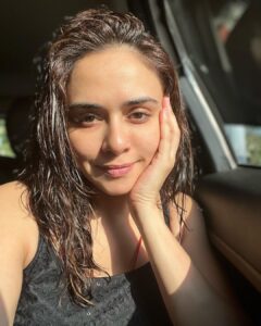 Amruta Khanvilkar Instagram - They say it takes #21days to form a habit…. Hoping to get there soon #day7 done #100daysofyoga #selfpractice #ashtangaprimaryseries 
#lovingeverybitofit❤️ #selflove