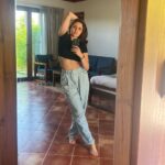 Amruta Khanvilkar Instagram - 😈😇 #nashik #amrutakhanvilkar #travelshow #youtubechannel