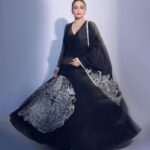 Amruta Khanvilkar Instagram – #aboutlastnight for the #openingnight of @nmacc.india 
@nehachaudhary_ 
Wearing @shreeka.in 
Jewellery: @limelightdiamonds 
📸 @shruu_t 

#amrutakhanvilkar #nitaambaniculturalcentre #black Nita Mukesh Ambani Cultural Centre