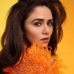 Amruta Khanvilkar Instagram – 🍊 #glow 
Shot by @shruu_t 
@vinayak_makeup 
@manojchavan61 
@nehachaudhary_ 

#amrutakhanvilkar