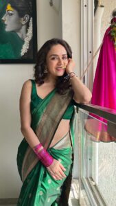Amruta Khanvilkar Instagram - तुम्हाला गुढीपाडव्याच्या हार्दिक शुभेच्छा ... नुकताच “महाराष्ट्र शाहीर” चा teaser प्रदर्शित झाला आणि ह्यात काहीच शंका नाही कि हा चित्रपट एक अविस्मरणीय अनुभव असणारे ... चित्रपटात अशी खूप मंडळी आहे ज्यांच्या वर मनापासून प्रेम आहे @ankushpchaudhari @kedarshindems @sanashinde @mrunmayeedeshpande @vaasudop and the one and only @ajayatulofficial @shreyaghoshal 
पाडवा निम्मित आणि teaser बघितल्यावर स्वतःला रोखू शकले नाही 
#bharlahamadhumas❤️ 

Love and luck to the entire team @kedarshindems @ankushpchaudhari @sanashinde @mrunmayeedeshpande @ajayatulofficial @shreyaghoshal @everestentertainment @sanjaychhabriaofficial 

#amrutakhanvilkar #reelsinstagram #danceislife #trendingreels #chandra
