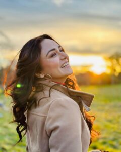 Amruta Khanvilkar Instagram - #hellosunshine ……. #lastdayinthiscity ….. #homebound

#amrutakhanvilkar #london #uk #shootinglife #kalawati