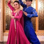 Amruta Khanvilkar Instagram - #HOOKSTEP with THE #SUNDARI herself @amrutakhanvilkar thankuuuuu for all the love and unconditional support ❤️ 💕 ♥️ #khupprem #SUNDARI (सुंदरी) #AmuAshu I love this #️⃣ #अदा-ताल-शृंगार-लावणीचा-perfect वार MORYAAAAA Video shot and Edited by @shreyasamin_ Assisted by @dev_iadc Space @krishnamayi_gurukul Mumbai, Maharashtra