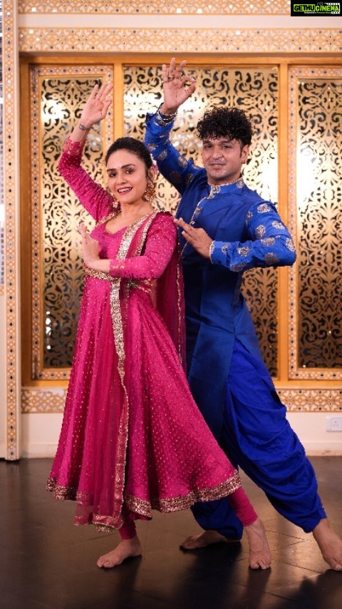 Amruta Khanvilkar Instagram - #HOOKSTEP with THE #SUNDARI herself @amrutakhanvilkar thankuuuuu for all the love and unconditional support ❤️ 💕 ♥️ #khupprem #SUNDARI (सुंदरी) #AmuAshu I love this #️⃣ #अदा-ताल-शृंगार-लावणीचा-perfect वार MORYAAAAA Video shot and Edited by @shreyasamin_ Assisted by @dev_iadc Space @krishnamayi_gurukul Mumbai, Maharashtra