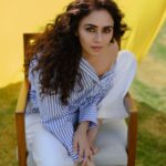 Amruta Khanvilkar Instagram - खुरची काय सोडत नाही मी 😂😂😂😂 Blame it on @trilogy_works @vivedawellnessvillage #amrutakhanvilkar #chandramukhi #chandra #style #actor #performer Viveda