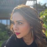 Amruta Khanvilkar Instagram - #sunglaredontcare #amrutakhanvilkar #travelwithamu #youtube #nashik @grapecounty