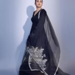 Amruta Khanvilkar Instagram - #aboutlastnight for the #openingnight of @nmacc.india @nehachaudhary_ Wearing @shreeka.in Jewellery: @limelightdiamonds 📸 @shruu_t #amrutakhanvilkar #nitaambaniculturalcentre #black