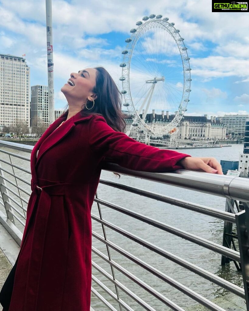 Amruta Khanvilkar Instagram - #hellosunshine ……. #lastdayinthiscity ….. #homebound #amrutakhanvilkar #london #uk #shootinglife #kalawati London, United Kingdom