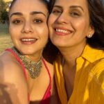 Amruta Khanvilkar Instagram - Mere liye tu kaafi hai !!!😘😘😘 Happiest Birthday my crazyyyyy…. Wishing you the best of the best my darling @amrutakhanvilkar 😘😘😘 Celebrate all the wonderful things that make you special, not just today but everyday 💖 Missing you tons come back sooon or I Wl go home and steal all your makeup 😎😎 #bestiebirthday #happybirthday