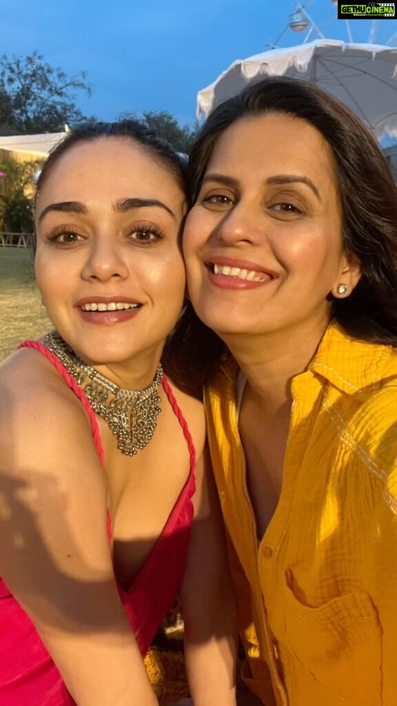 Amruta Khanvilkar Instagram - Mere liye tu kaafi hai !!!😘😘😘 Happiest Birthday my crazyyyyy…. Wishing you the best of the best my darling @amrutakhanvilkar 😘😘😘 Celebrate all the wonderful things that make you special, not just today but everyday 💖 Missing you tons come back sooon or I Wl go home and steal all your makeup 😎😎 #bestiebirthday #happybirthday