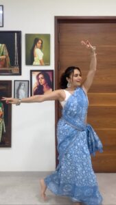 Amruta Khanvilkar Instagram - आज बाप्पाचं विसर्जन हा गणेश उत्सव माझ्यासाठी खूप खास होता आणि तो खास बनवला तुम्ही सगळ्यांनी “गणराज गजानन”ह्या गाण्याला आपलं म्हणून 
तुमच्या सगळ्यांचे खूप खूप आभार 
बाप्पा आपल्या सगळ्यांना सुखी आणि समाधानी ठेओ 
गणपती बाप्पा मोरया 
बाप्पा असाच पाठीशी राहा 
@rahuldeshpandeofficial @ashishpatil_the_lavniking @memanesanjay 

#amrutakhanvilkar #amritkalastudios #ganarajgajanan