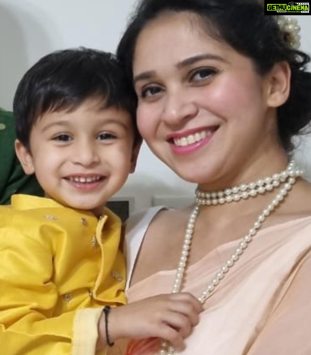 Amruta Khanvilkar Instagram - #happychildrensday #14thnovember @aditik26 #nirvannurvi