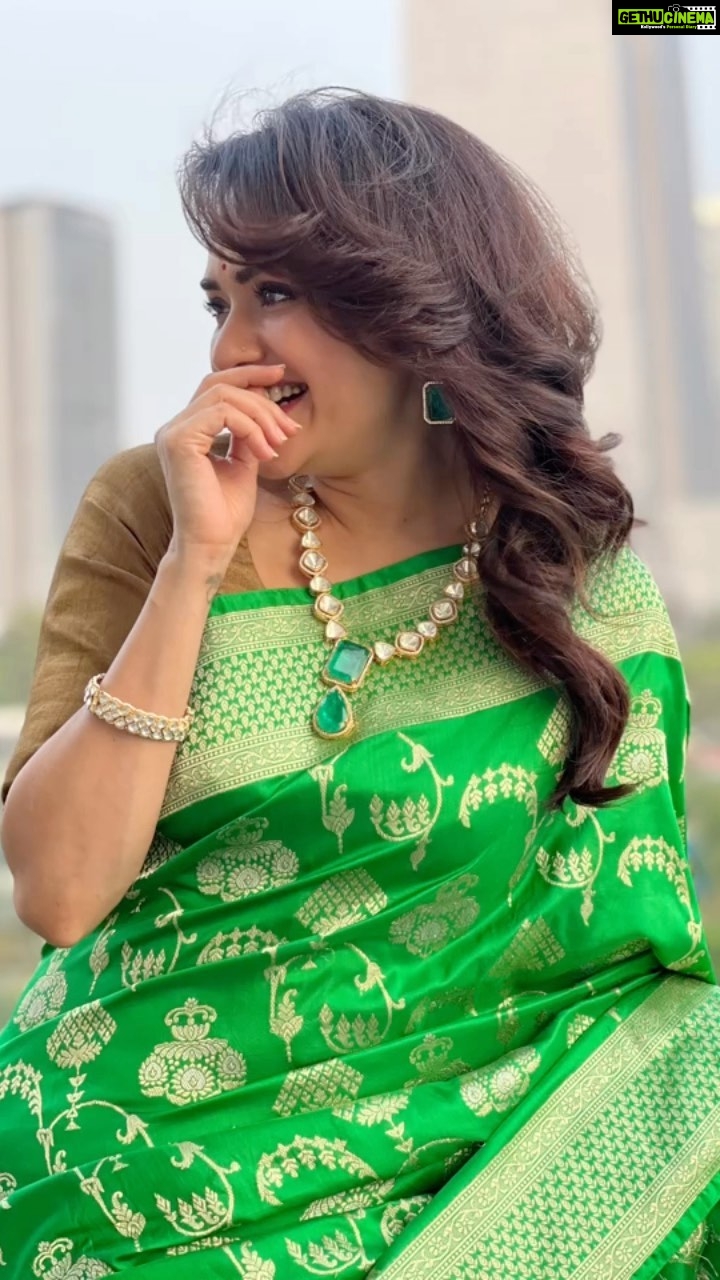 Amruta Khanvilkar Instagram - Love the track found pictures to use it 🤪 #ranirani Wearing @warpnweftbysagrikarai and @sorayaajewels_ #amrutakhanvilkar